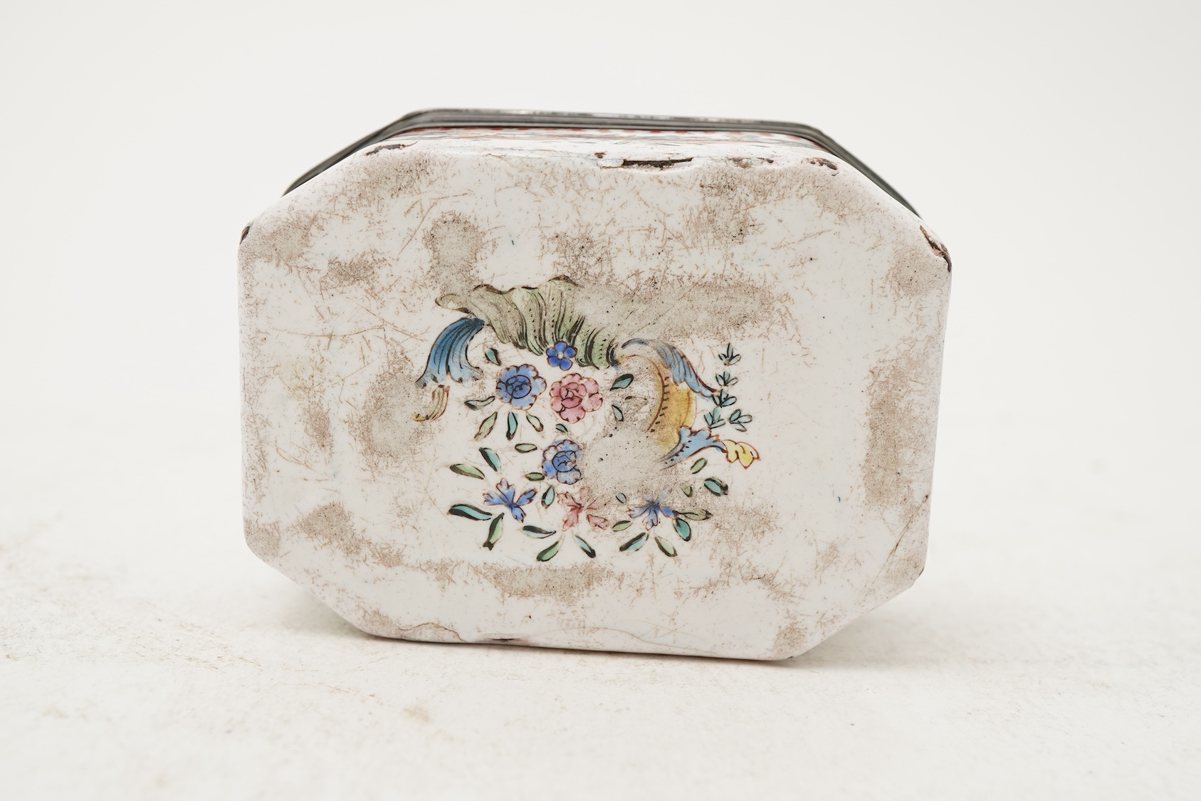 A Chinese Guangzhou enamel European subject snuff box, 18th century